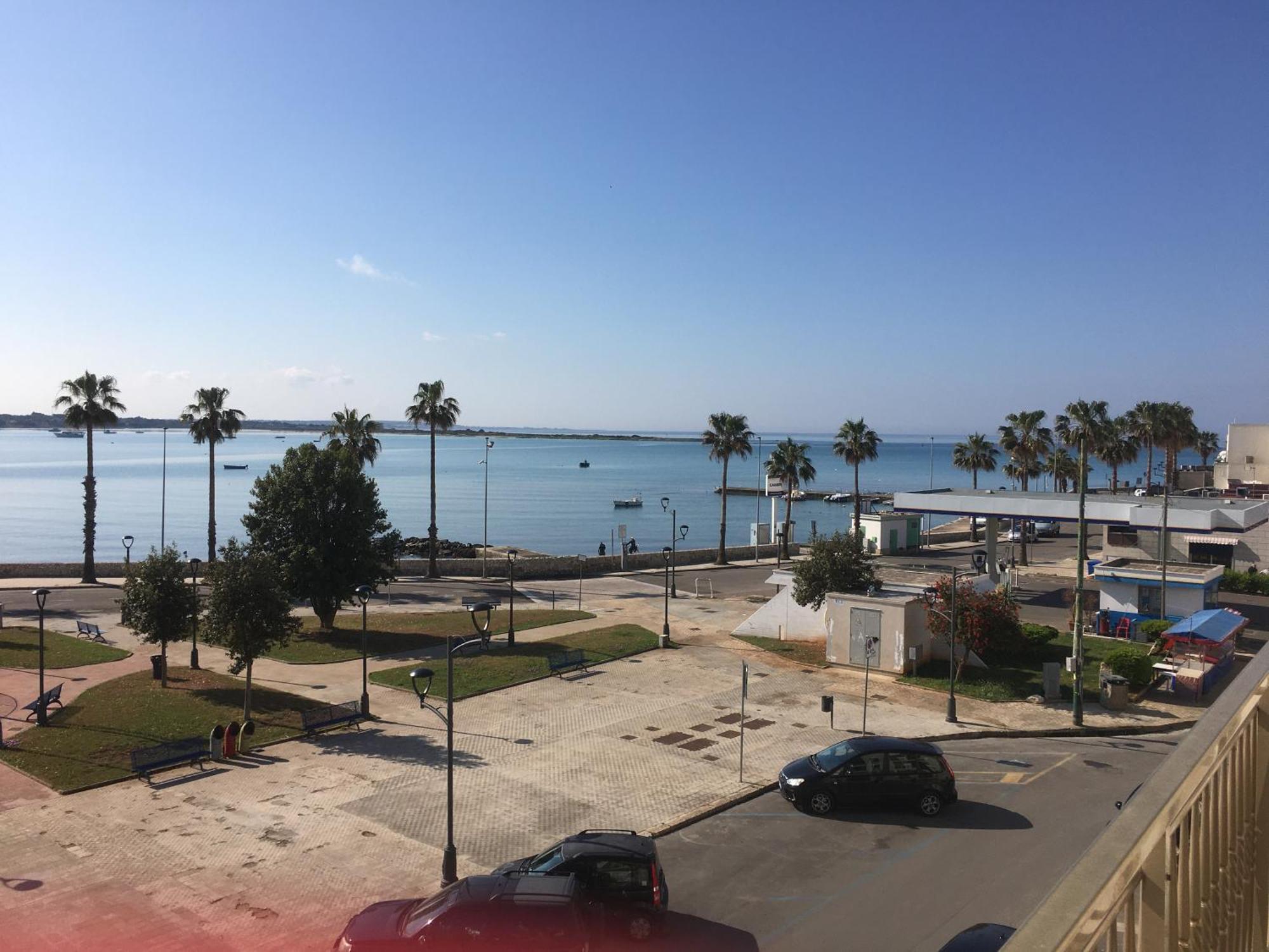 Delia Lägenhet Porto Cesareo Exteriör bild
